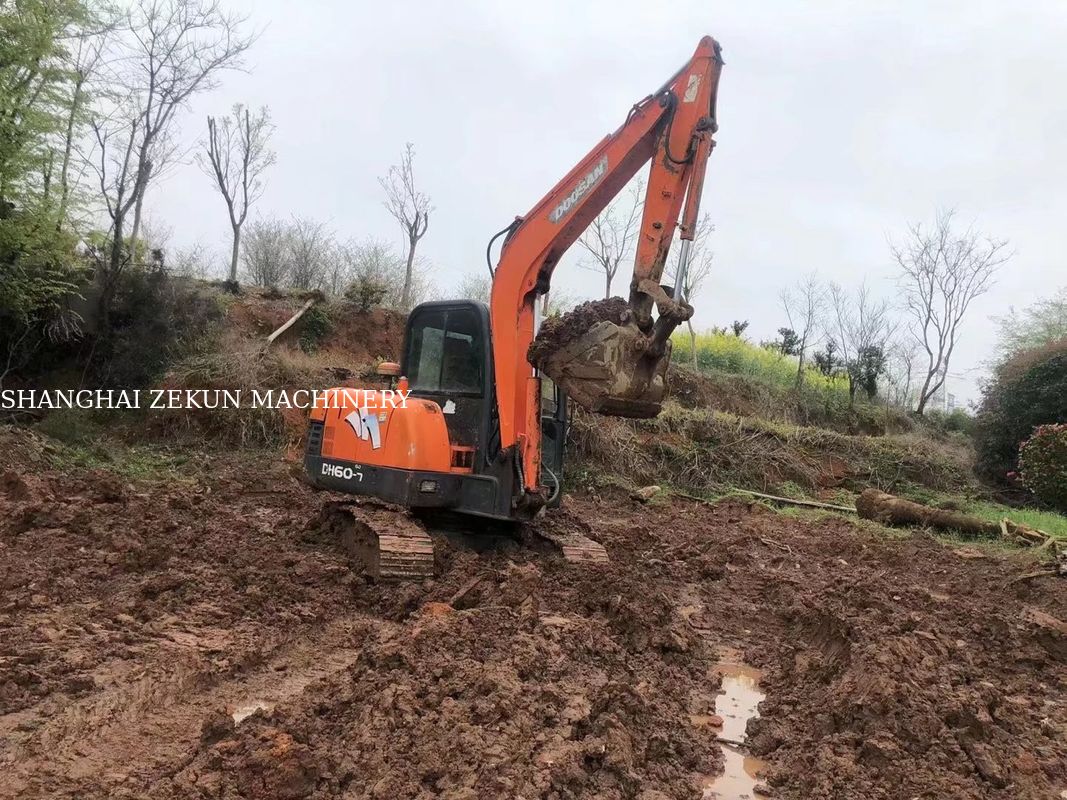 2010 EX60 Mini Excavator de segunda mão 38.1kw Com válvula hidráulica original