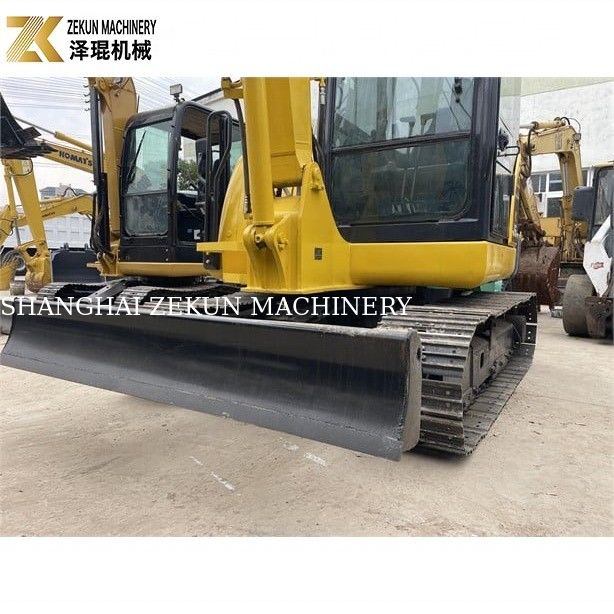 Mini escavadeira Komatsu PC56-7 com 5 toneladas de peso operacional e motor diesel durável