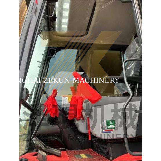 Excavadora Komatsu PC240-7 com poucas horas de trabalho 0-2000 e outro cilindro hidráulico
