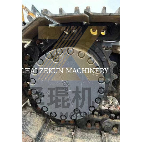 Excavadora Komatsu PC240-7 com poucas horas de trabalho 0-2000 e outro cilindro hidráulico