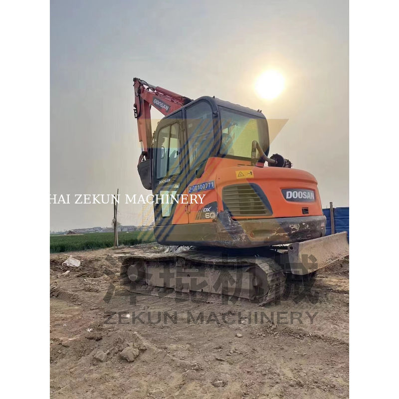 2015 Excavadora Doosan DH60-7 usada em boas condições Boa 5500 KG peso da máquina