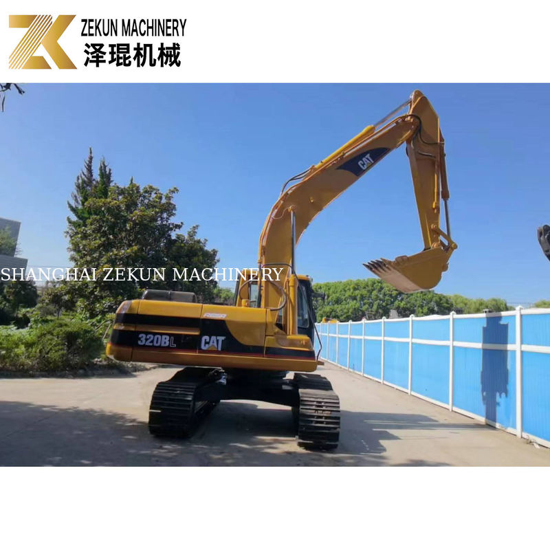 Excavadora usada Cat 320 BL com capacidade de balde de 0,92 m3 e 2001-4000 horas de trabalho