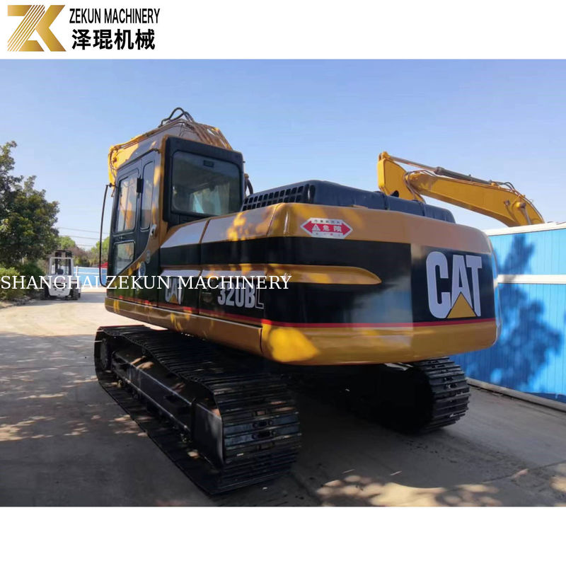 Excavadora usada Cat 320 BL com capacidade de balde de 0,92 m3 e 2001-4000 horas de trabalho