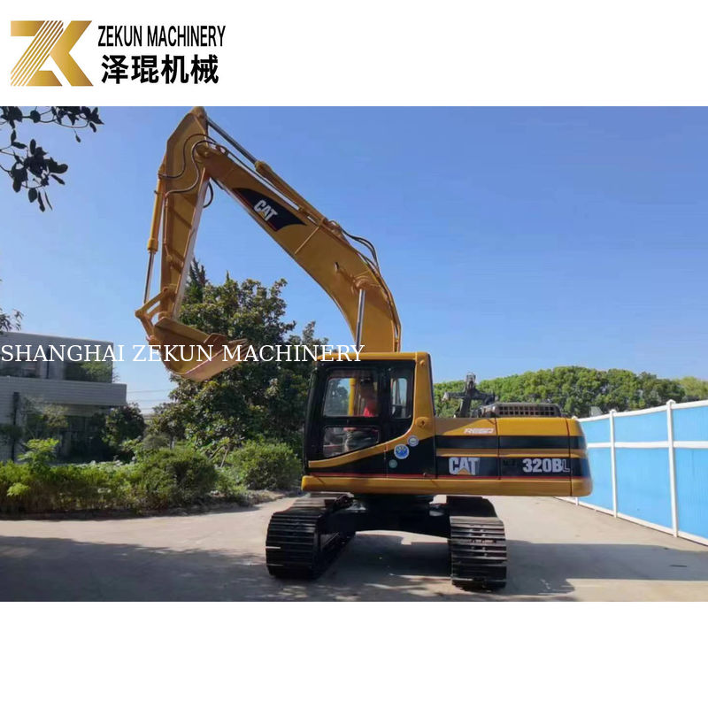Excavadora usada Cat 320 BL com capacidade de balde de 0,92 m3 e 2001-4000 horas de trabalho