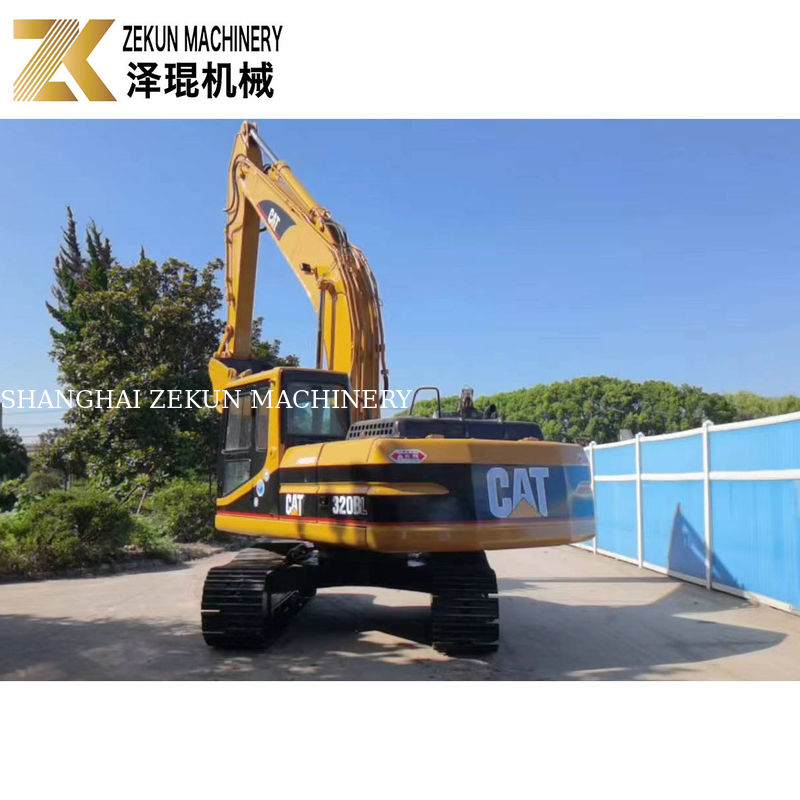 Excavadora usada Cat 320 BL com capacidade de balde de 0,92 m3 e 2001-4000 horas de trabalho
