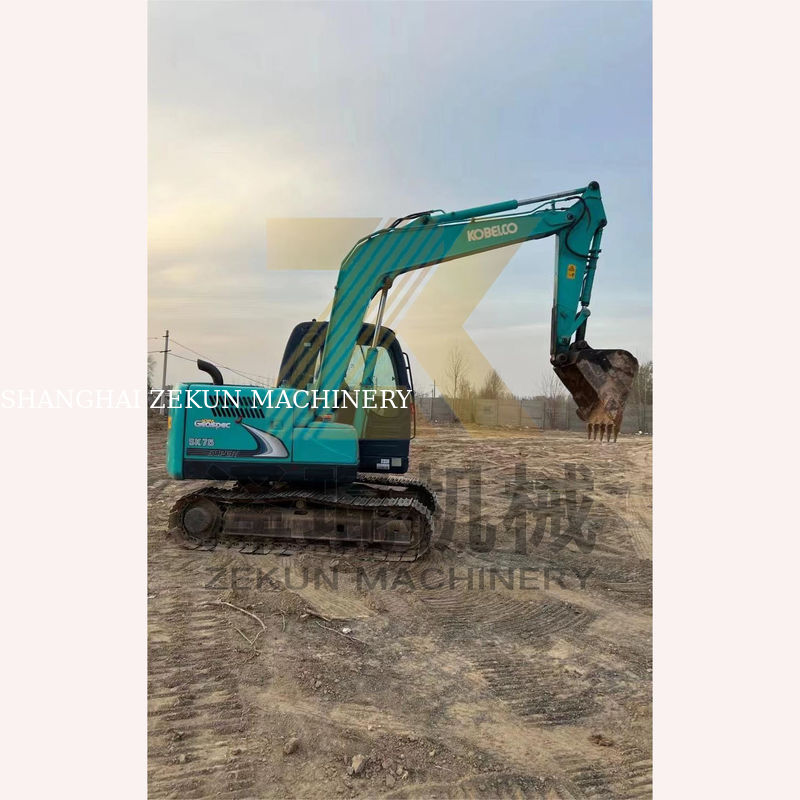 Excavadora usada Kobelco SK75-8 em excelente estado para venda em Xangai