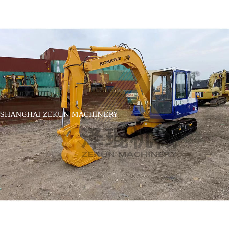 Excavadora usada Komatsu PC60-5 em bom estado com outro cilindro hidráulico e em 2022
