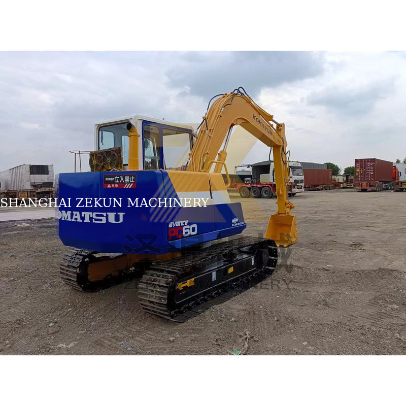 Excavadora usada Komatsu PC60-5 em bom estado com outro cilindro hidráulico e em 2022