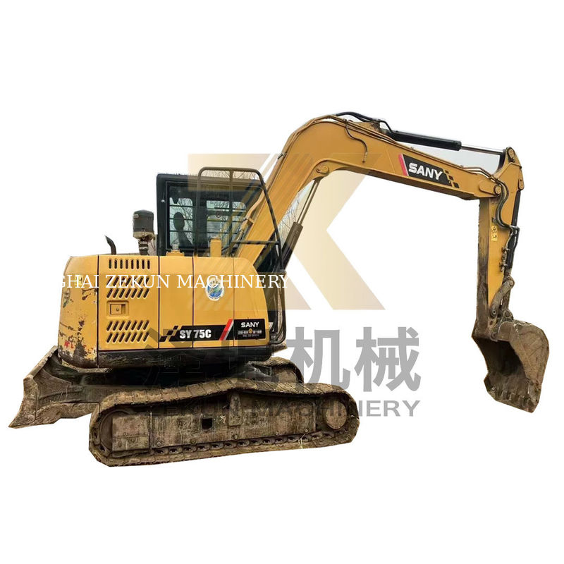 Excavadora Sany SY75C em Shanghai com 55 KW de potência e 7000 kg de peso