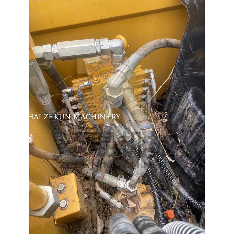 Excavadora Sany SY75C em Shanghai com 55 KW de potência e 7000 kg de peso