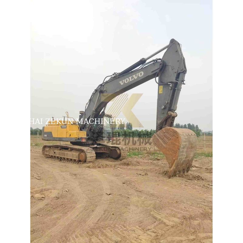 Excavadora Volvo EC480DL 48T usada. Um balde de 1,77-3,8 m3. Importação da Coreia.