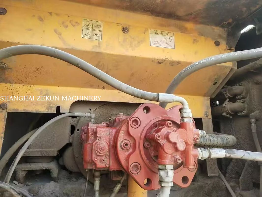 Excavadora Hyundai 305LC-9T com 17 818 horas de trabalho em excelente estado