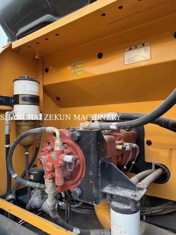 Excavadora R215VS 2018 3 800 Horas de Trabalho Perfeito para trabalhos pesados