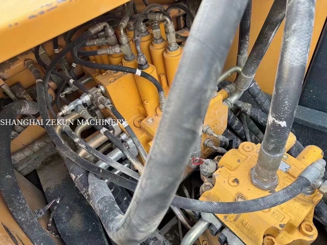 Excavadora R215VS 2018 3 800 Horas de Trabalho Perfeito para trabalhos pesados
