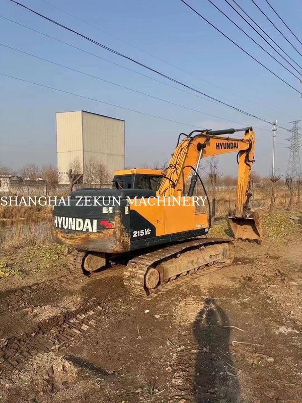 Excavadora R215VS 2018 3 800 Horas de Trabalho Perfeito para trabalhos pesados
