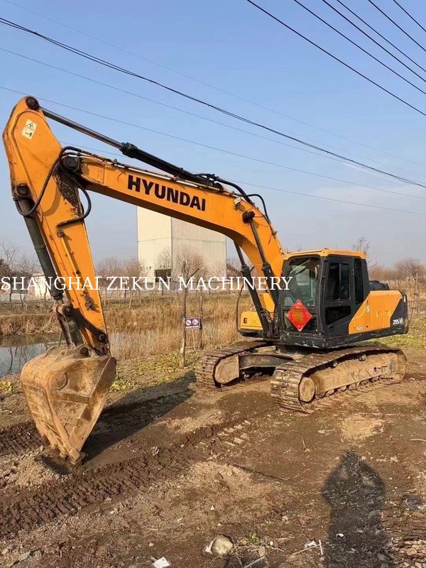 Excavadora R215VS 2018 3 800 Horas de Trabalho Perfeito para trabalhos pesados
