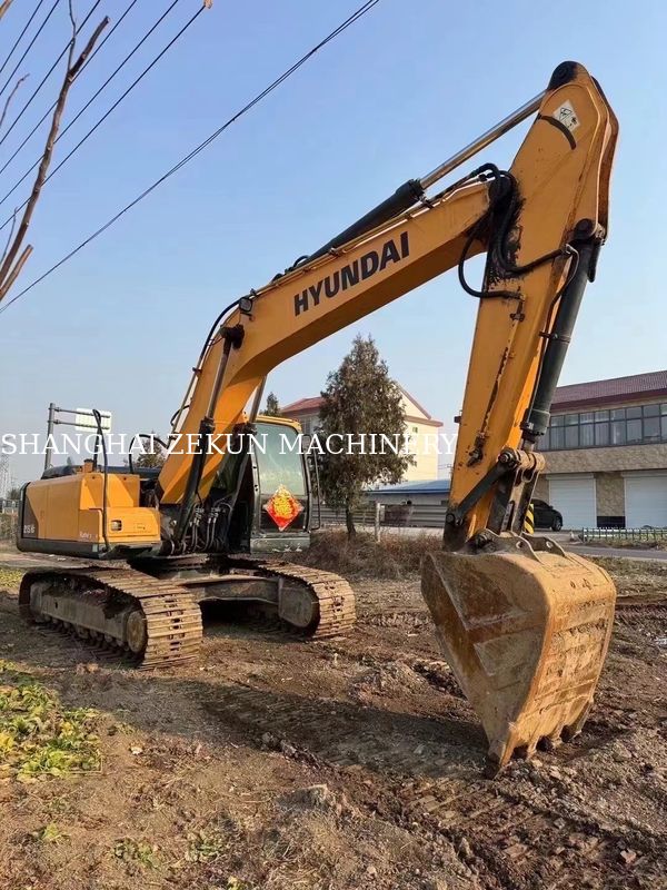 Excavadora R215VS 2018 3 800 Horas de Trabalho Perfeito para trabalhos pesados