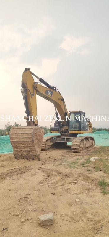 Excavadora Cat 340D2L de 2019 com 8 436 horas de trabalho Excelente desempenho