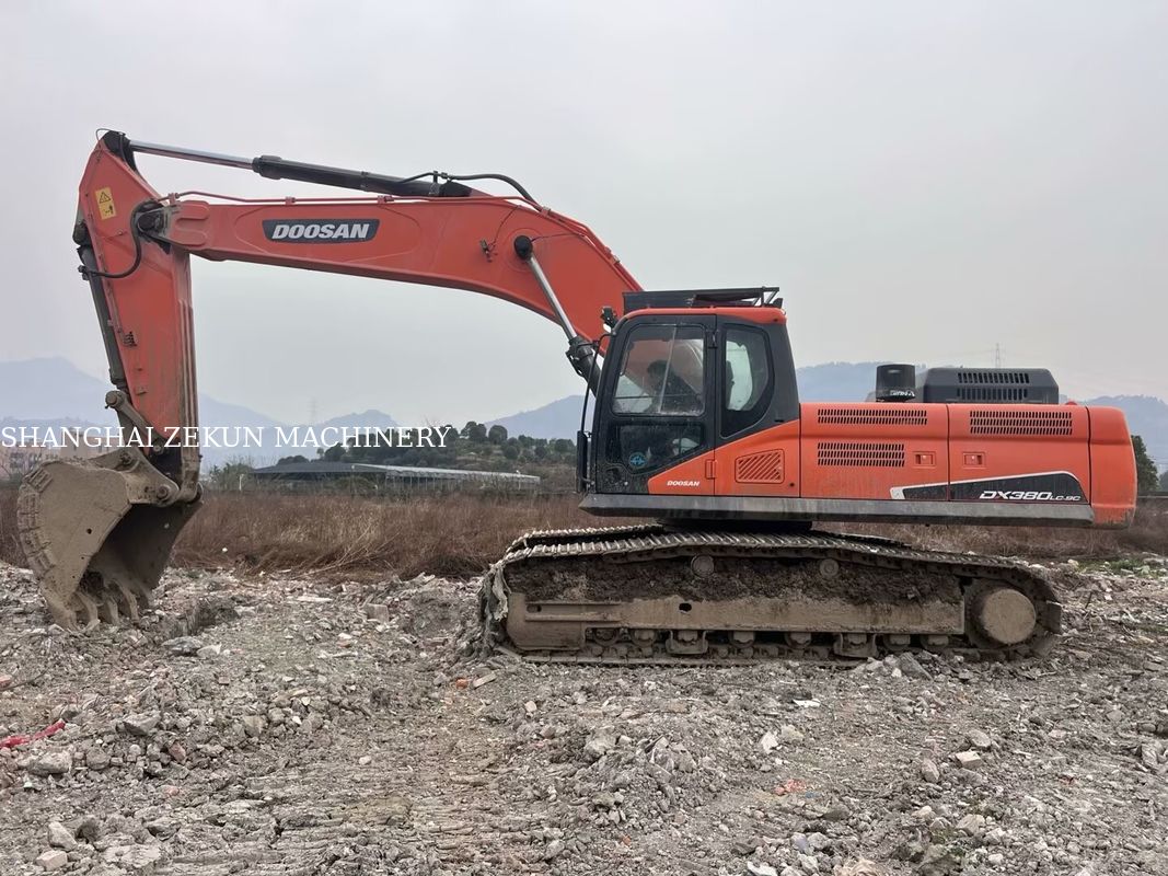 Excavadora Doosan DX380 usada de 2020 com 4 816 horas de trabalho em boas condições