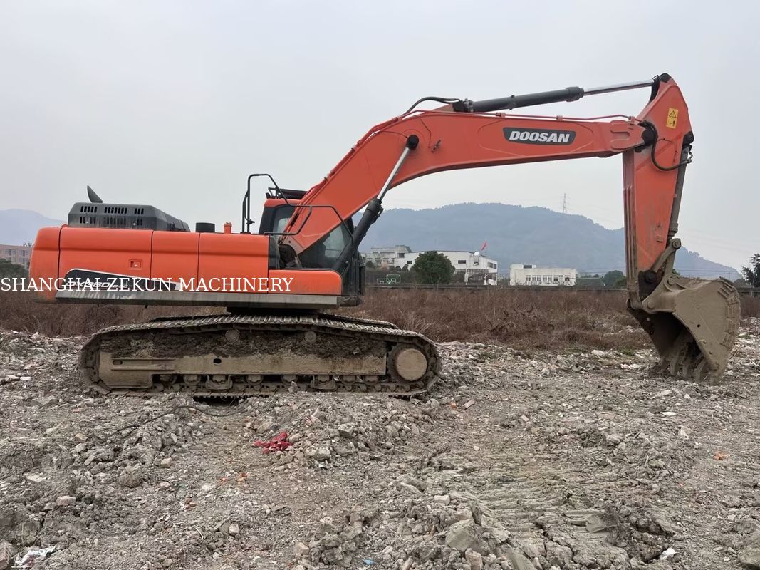 Excavadora Doosan DX380 usada de 2020 com 4 816 horas de trabalho em boas condições