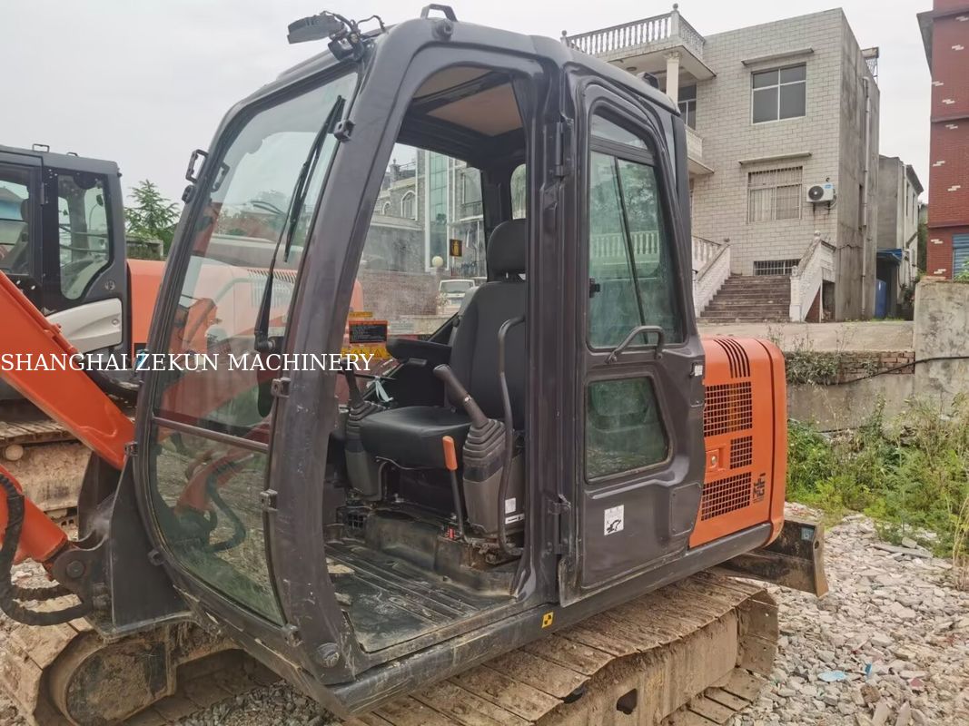Escavadeira Hitachi ZX60C-6A 2023, 2785 horas de operação, Peso operacional 5, Atende ao padrão de emissões Tier 3 / Stage III