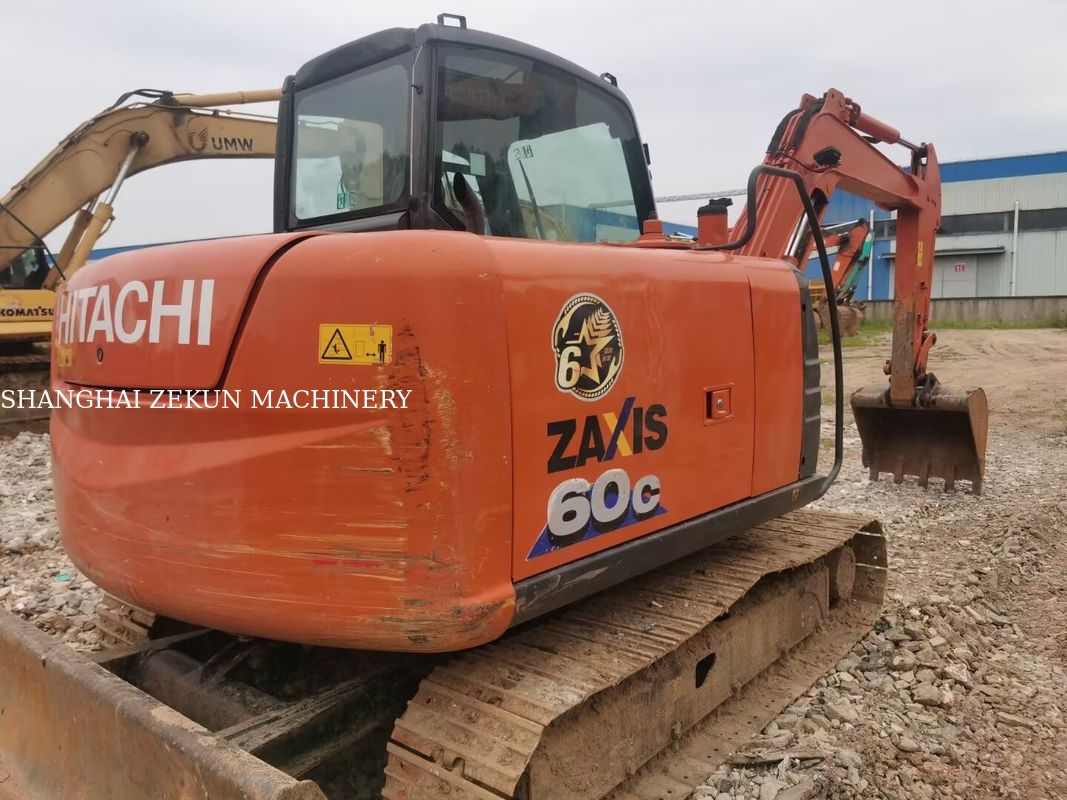 Escavadeira Hitachi ZX60C-6A 2023, 2785 horas de operação, Peso operacional 5, Atende ao padrão de emissões Tier 3 / Stage III
