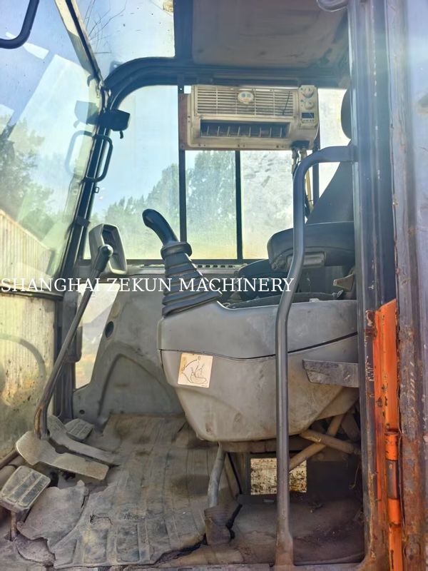 Excavadora Doosan DX60 de 2013 com pressão hidráulica de 27,5 MPa e altura máxima de escavação de 800 mm