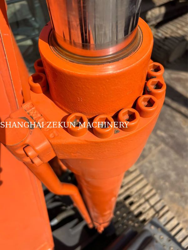 Hitachi ZX200-3G Excavator 12081hrs Velocidade de viagem 3,5 / 5,5 Km/h Cabine Características Display multifunção