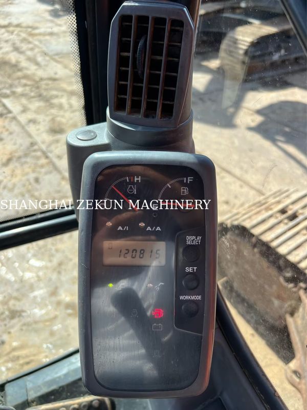 Hitachi ZX200-3G Excavator 12081hrs Velocidade de viagem 3,5 / 5,5 Km/h Cabine Características Display multifunção