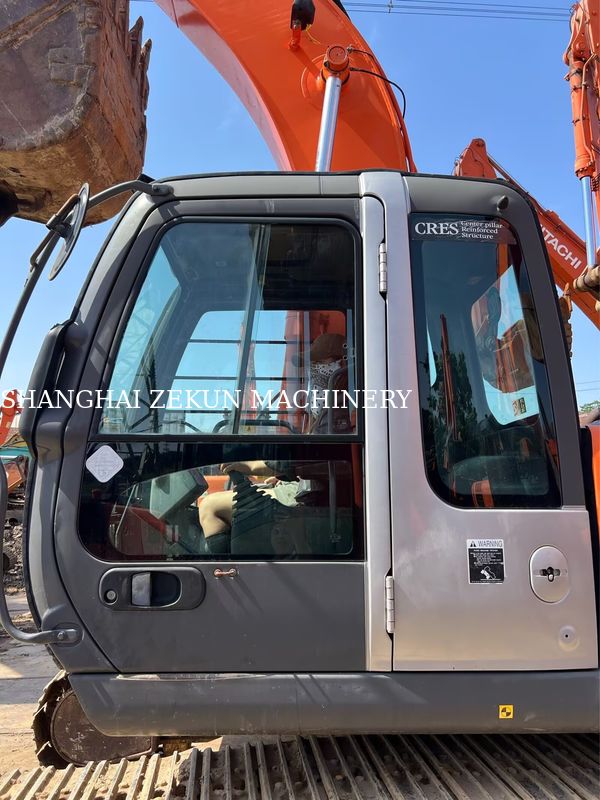 Hitachi ZX200-3G Excavator 12081hrs Velocidade de viagem 3,5 / 5,5 Km/h Cabine Características Display multifunção