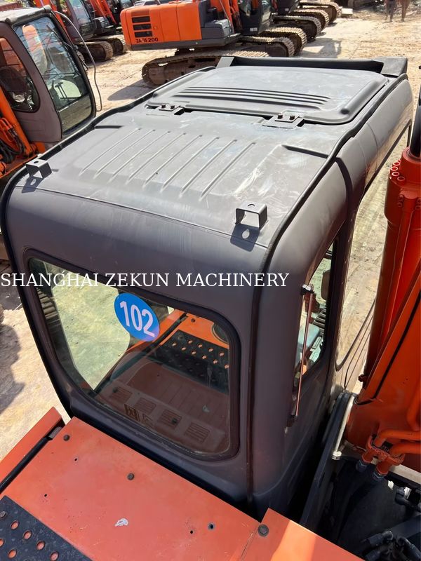 Hitachi ZX200-3G Excavator 12081hrs Velocidade de viagem 3,5 / 5,5 Km/h Cabine Características Display multifunção