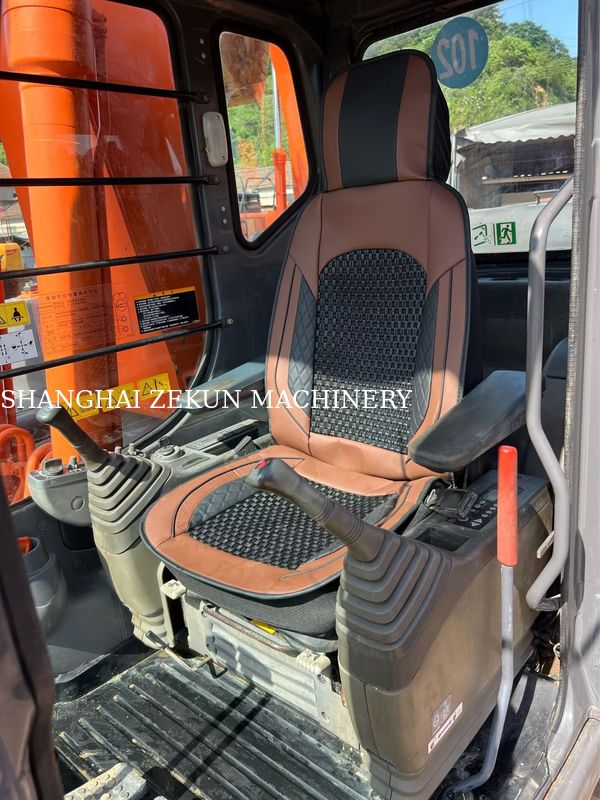 Hitachi ZX200-3G Excavator 12081hrs Velocidade de viagem 3,5 / 5,5 Km/h Cabine Características Display multifunção