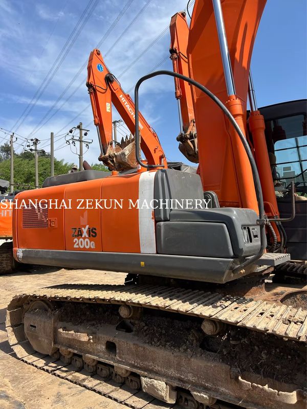 Hitachi ZX200-3G Excavator 12081hrs Velocidade de viagem 3,5 / 5,5 Km/h Cabine Características Display multifunção