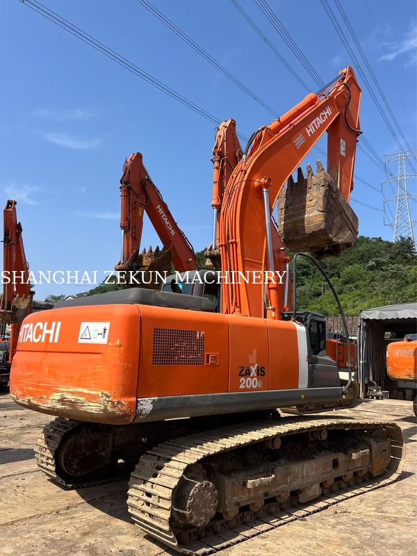 Hitachi ZX200-3G Excavator 12081hrs Velocidade de viagem 3,5 / 5,5 Km/h Cabine Características Display multifunção