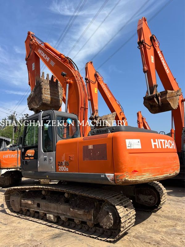 Hitachi ZX200-3G Excavator 12081hrs Velocidade de viagem 3,5 / 5,5 Km/h Cabine Características Display multifunção