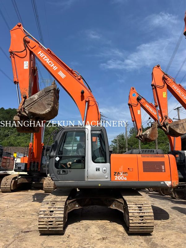 Hitachi ZX200-3G Excavator 12081hrs Velocidade de viagem 3,5 / 5,5 Km/h Cabine Características Display multifunção