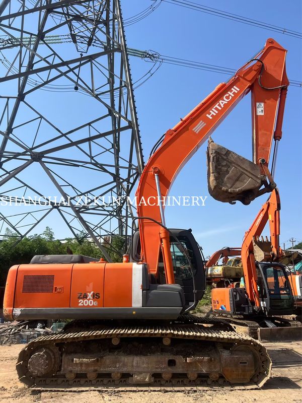 Hitachi ZX200-3G Excavator 12081hrs Velocidade de viagem 3,5 / 5,5 Km/h Cabine Características Display multifunção