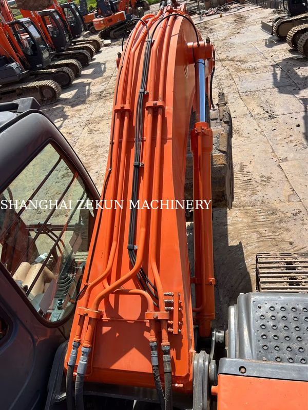 Hitachi ZX200-3G Excavator 12081hrs Velocidade de viagem 3,5 / 5,5 Km/h Cabine Características Display multifunção