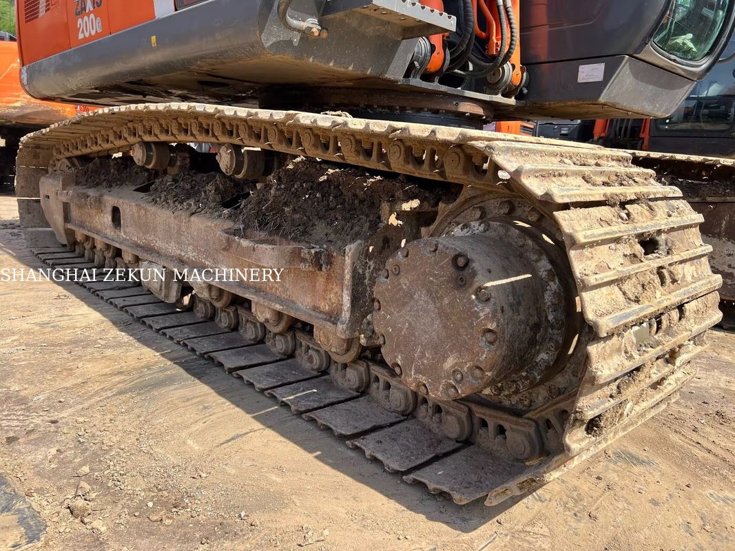 Hitachi ZX200-3G Excavator 12081hrs Velocidade de viagem 3,5 / 5,5 Km/h Cabine Características Display multifunção